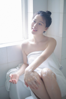 漂亮的女邻居7